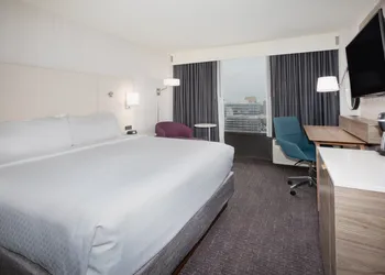 Crowne Plaza Kansas City Downtown by IHG hotel thumbnail 6