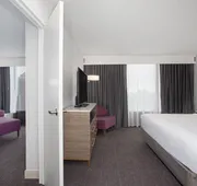Crowne Plaza Kansas City Downtown by IHG hotel detail image 7