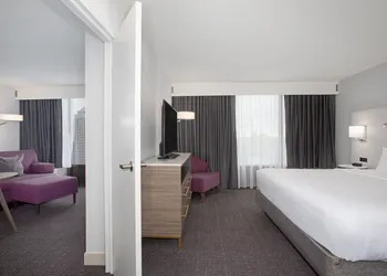 Crowne Plaza Kansas City Downtown by IHG hotel thumbnail 7