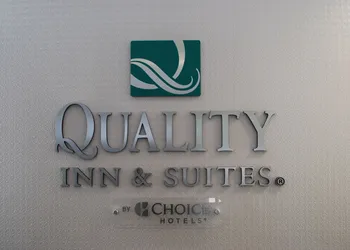 Quality Inn & Suites Fresno Northwest hotel thumbnail 2
