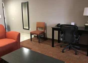 Quality Inn & Suites Fresno Northwest hotel thumbnail 8