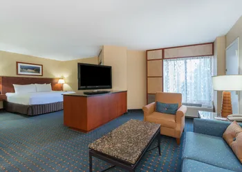 Crowne Plaza Dulles Airport by IHG hotel thumbnail 4