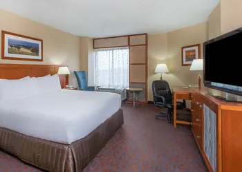 Crowne Plaza Dulles Airport by IHG hotel thumbnail 5