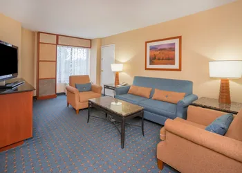 Crowne Plaza Dulles Airport by IHG hotel thumbnail 7