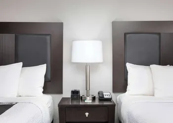 La Quinta Inn & Suites by Wyndham Atlanta Airport South hotel thumbnail 4