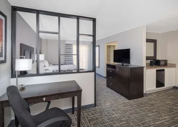 La Quinta Inn & Suites by Wyndham Atlanta Airport South hotel thumbnail 8