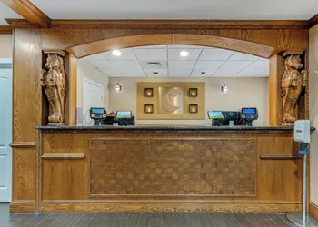 Comfort Inn & Suites Dover near Speedway hotel thumbnail 2