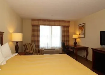 Comfort Inn & Suites Dover near Speedway hotel thumbnail 4