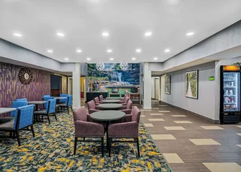 La Quinta Inn & Suites by Wyndham Cookeville hotel thumbnail 2