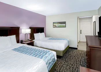 La Quinta Inn & Suites by Wyndham Cookeville hotel thumbnail 5