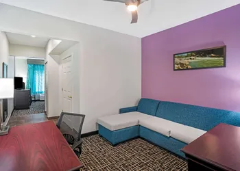 La Quinta Inn & Suites by Wyndham Cookeville hotel thumbnail 6