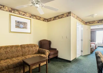 Country Inn & Suites by Radisson, Elkhart North hotel thumbnail 5