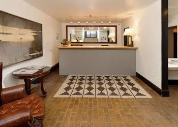 Independence Square Lodge by Frias hotel thumbnail 2