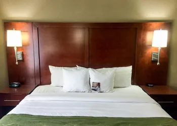 Comfort Suites Regency Park hotel thumbnail 8