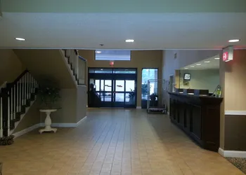 Quality Suites Morristown West hotel thumbnail 3