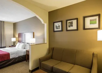 Quality Suites Morristown West hotel thumbnail 8