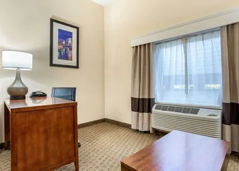 Comfort Suites Jacksonville Airport hotel thumbnail 6