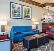 Comfort Suites Linn County hotel detail image 4