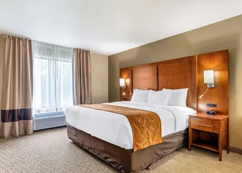 Comfort Suites Grand Rapids North hotel thumbnail 5