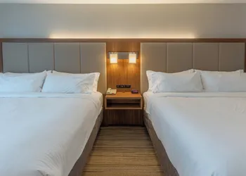 Holiday Inn Express & Suites Milwaukee Nw Park Place by IHG hotel thumbnail 3