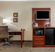Holiday Inn Express & Suites Milwaukee Nw Park Place by IHG hotel detail image 5
