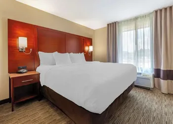 Holiday Inn Express & Suites Milwaukee Nw Park Place by IHG hotel thumbnail 6