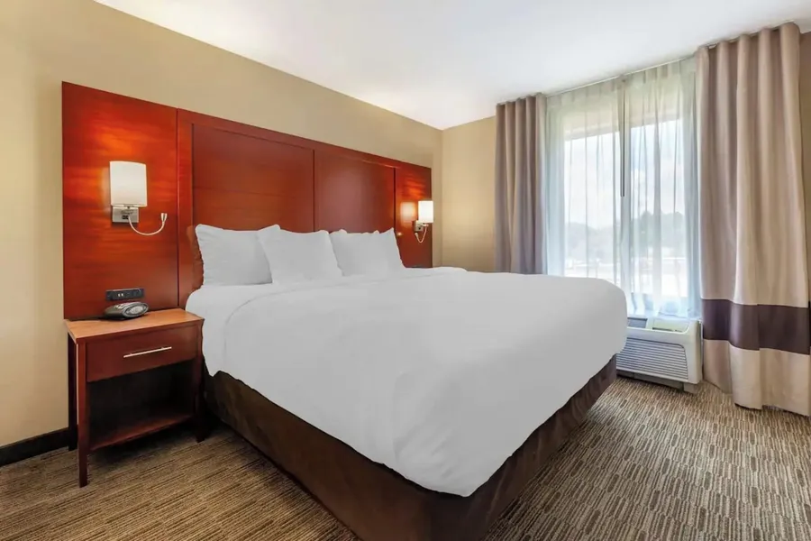 Holiday Inn Express & Suites Milwaukee Nw Park Place by IHG hotel detail image 6