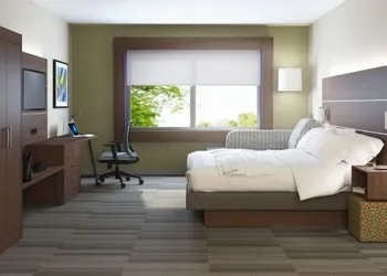Holiday Inn Express Canton by IHG hotel thumbnail 5