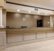 Quality Suites Sherman hotel detail image 4