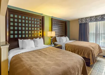 Quality Suites Sherman hotel thumbnail 8