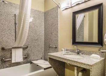 Comfort Suites Near Texas State University hotel thumbnail 6