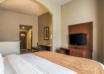 Comfort Suites Near Texas State University hotel thumbnail 8