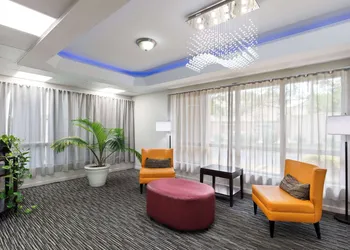 Days Inn by Wyndham Clarksville North hotel thumbnail 2