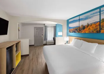 Days Inn by Wyndham Clarksville North hotel thumbnail 7