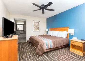 Days Inn by Wyndham Forest hotel thumbnail 4