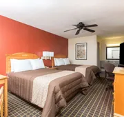 Days Inn by Wyndham Forest hotel detail image 5