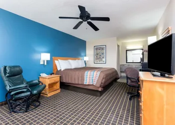 Days Inn by Wyndham Forest hotel thumbnail 6