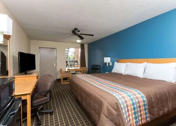 Days Inn by Wyndham Forest hotel thumbnail 7