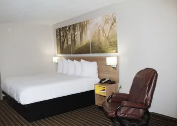 Days Inn by Wyndham Forest hotel thumbnail 8