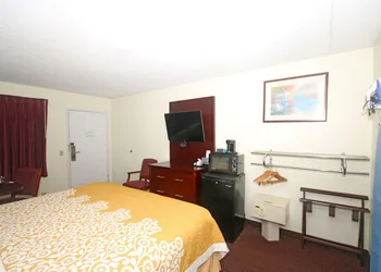 Hamilton Inn Jonesville NC hotel thumbnail 5