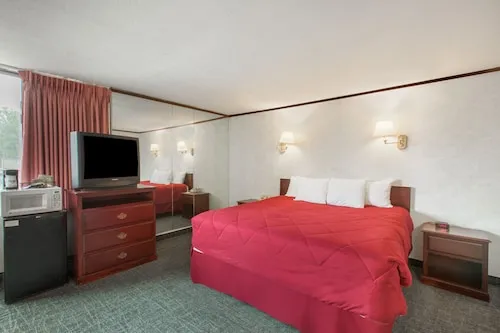 Schenectady Inn & Suites hotel detail image 2