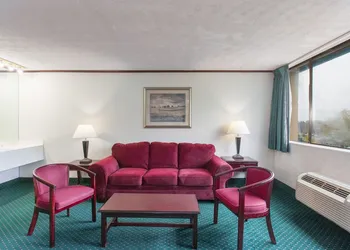 Schenectady Inn & Suites hotel thumbnail 4