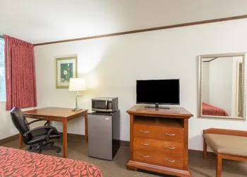 Schenectady Inn & Suites hotel thumbnail 6