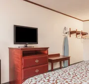 Schenectady Inn & Suites hotel detail image 7