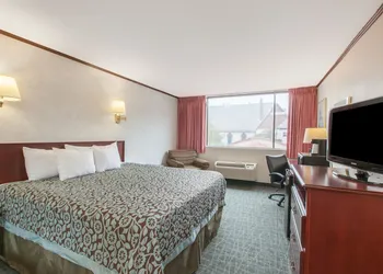 Schenectady Inn & Suites hotel thumbnail 8