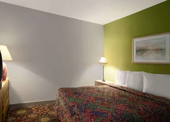 Days Inn by Wyndham West Memphis hotel thumbnail 4