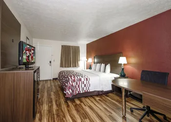 Red Roof Inn Edgewood hotel thumbnail 6