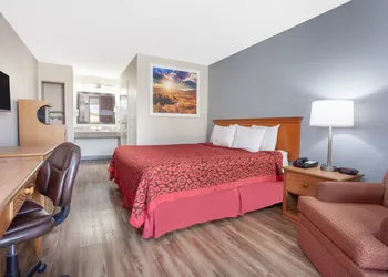 Days Inn by Wyndham Clinton / Laurens I-26 hotel thumbnail 6