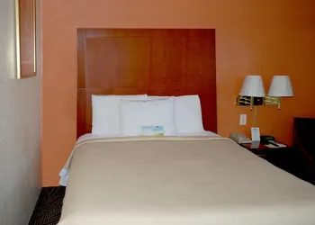 Days Inn by Wyndham Dyersburg hotel thumbnail 6