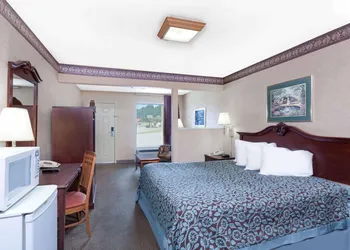Days Inn by Wyndham Morristown hotel thumbnail 6